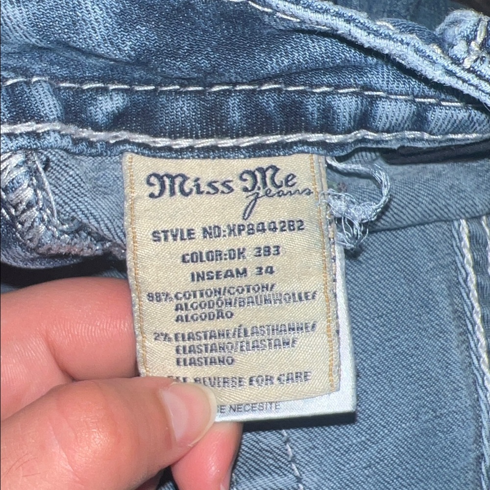 Y2k miss me jeans with a embroidered back pocket - Picture 6 of 6